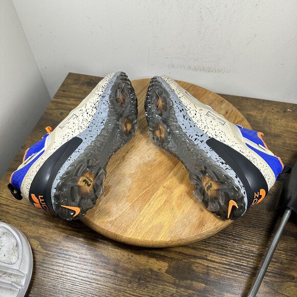 Athletic_Shoes